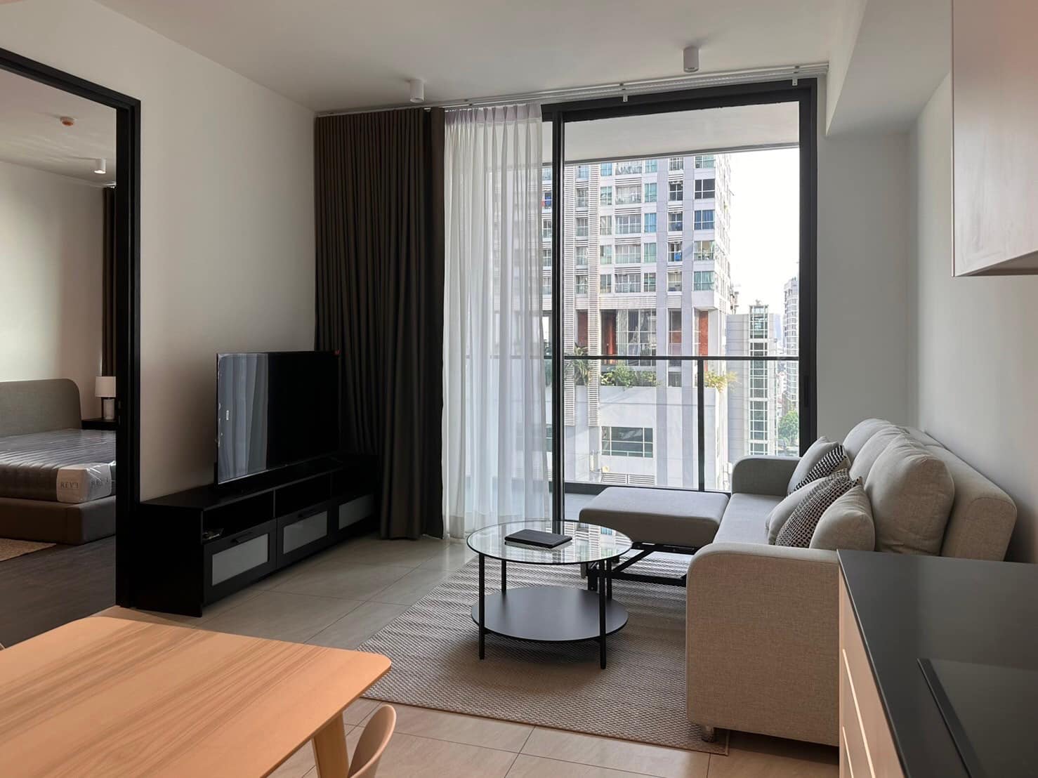 Tait Sathorn 12 by Raimon Land