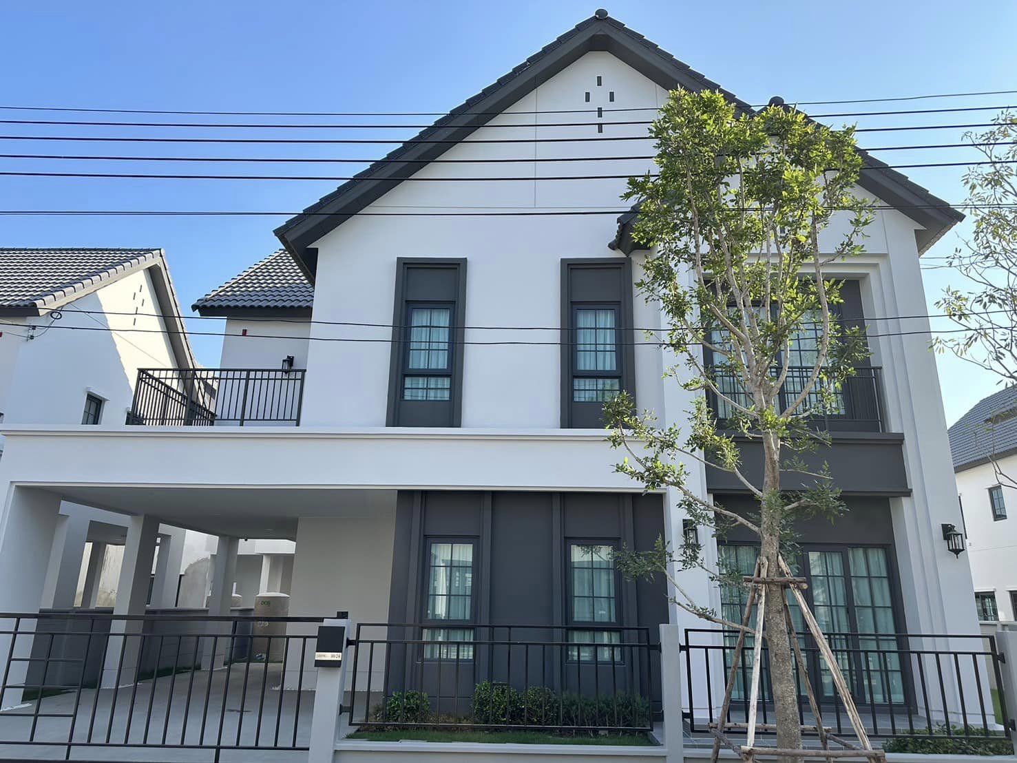 หมู่บ้าน Centro บางนา