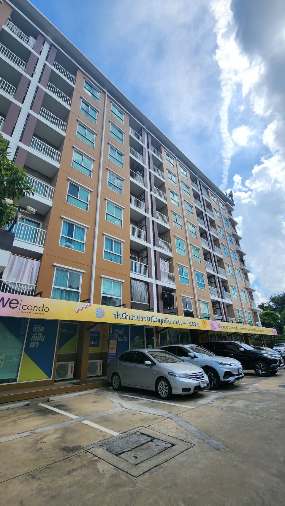 We Condo เอกมัย-รามอินทรา หลังตลาดเลียบด่วน photo 1