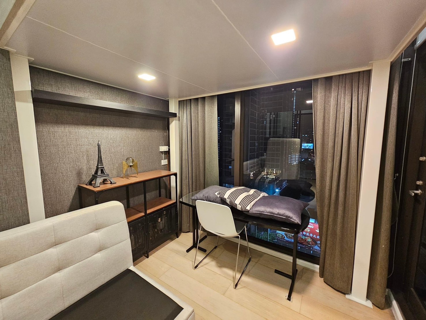 คอนโดชีวาทัยเรสซิเด้นอโศก Chewathai Residence asoke photo 2