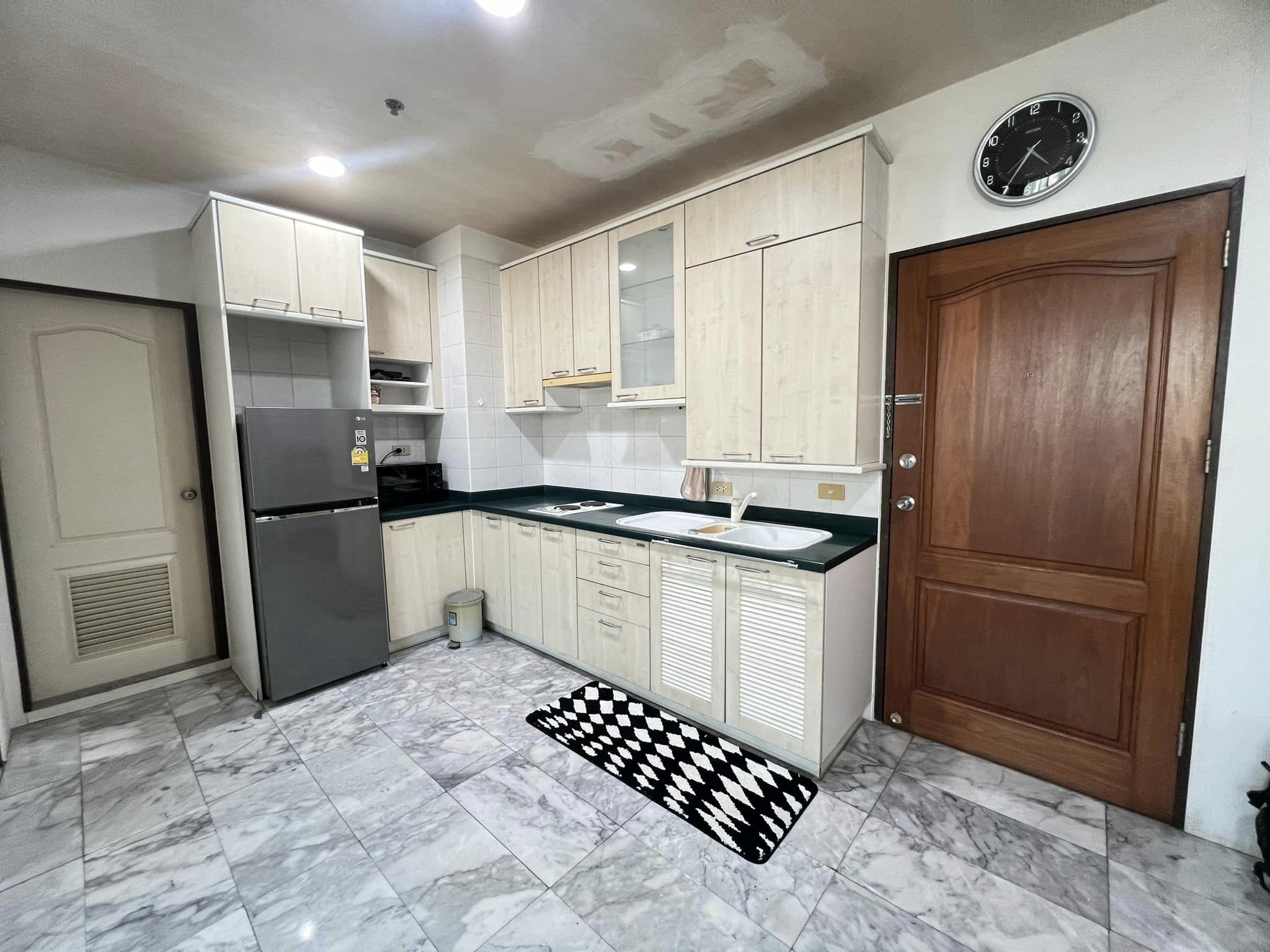 Sathorn House Condo photo 2