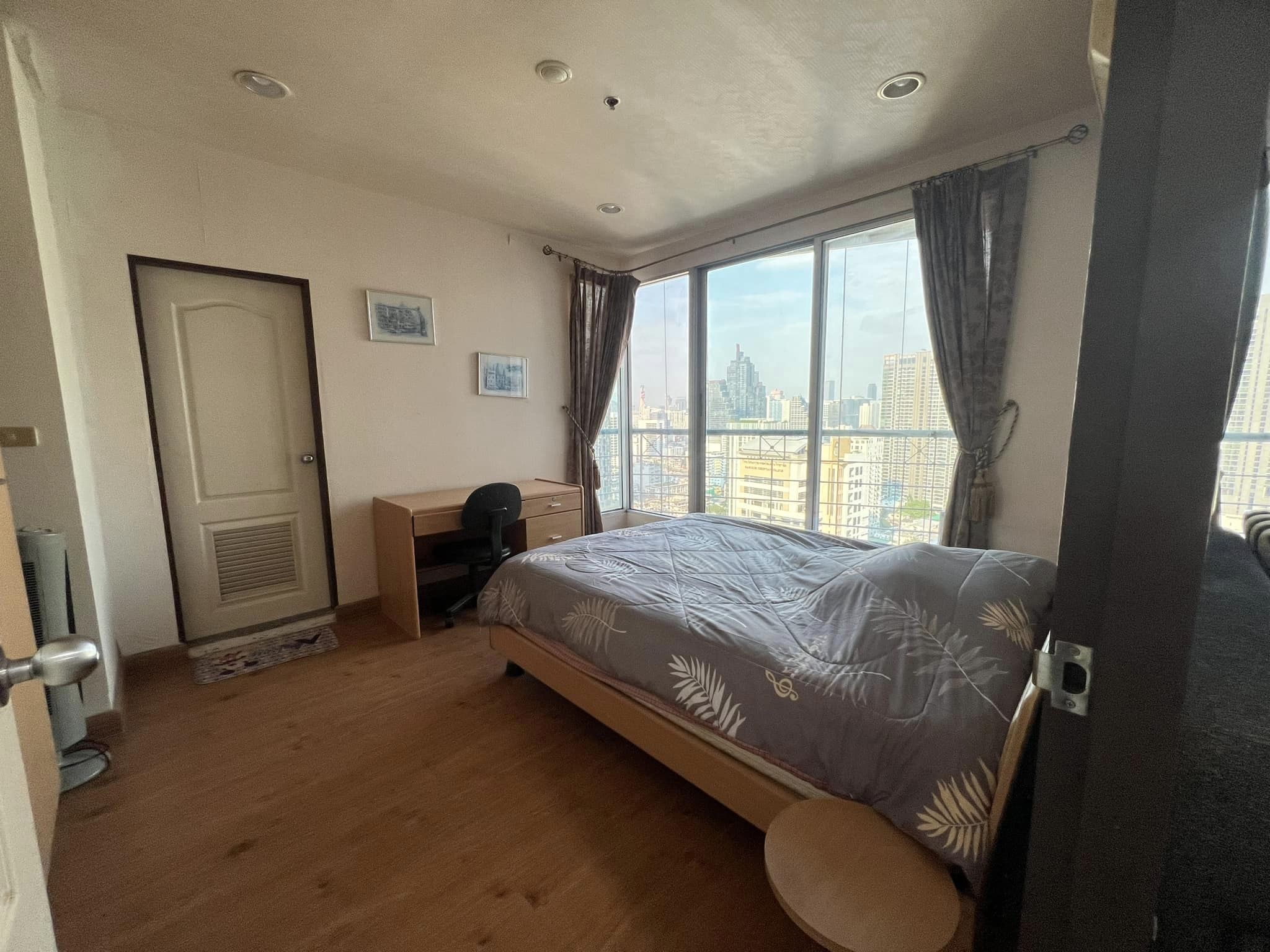 Sathorn House Condo photo 3