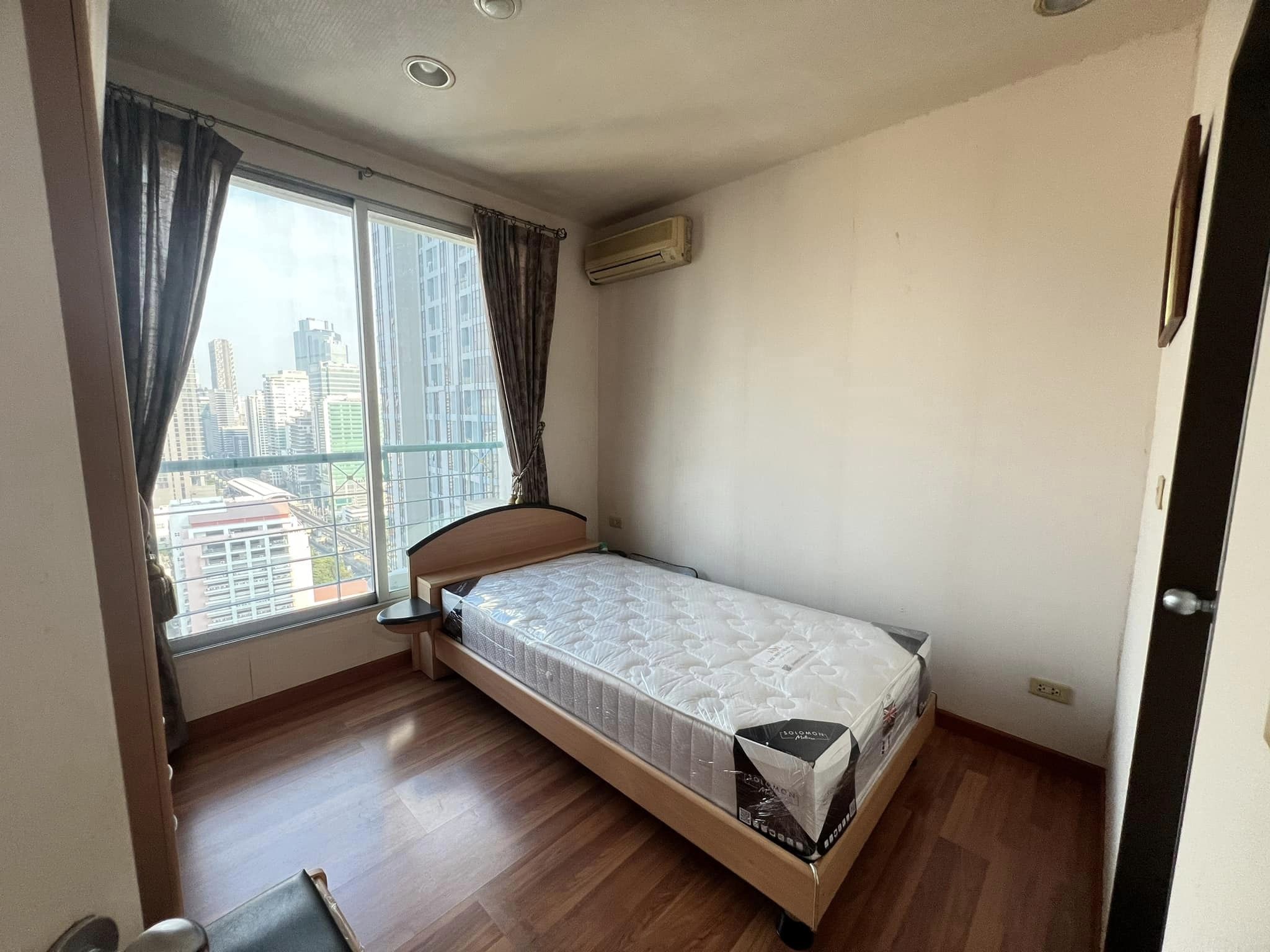 Sathorn House Condo photo 4