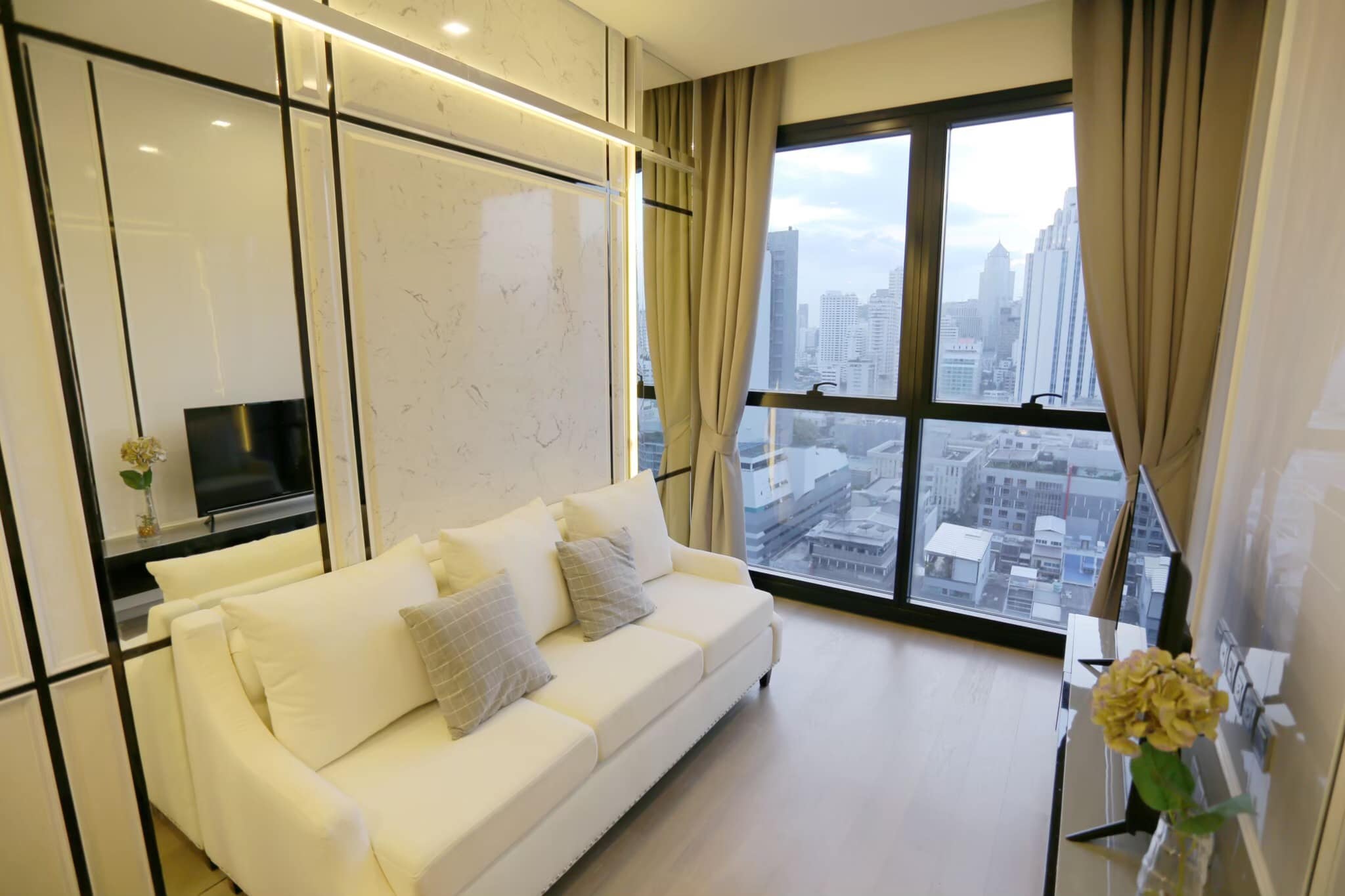 Ashton Asoke photo 1